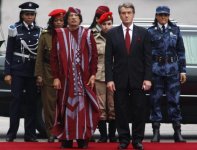 moammar-gadhafi-and-female-body-guards.jpg